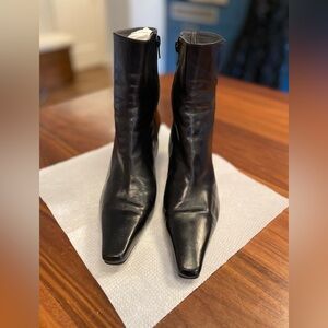 Stuart Weitzman Black Leather Womens Boots Booties 7.5 Kitten Heel Pointy Toe